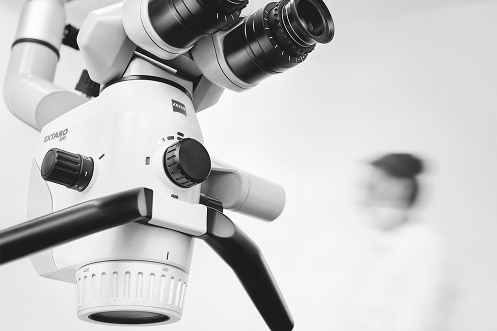 マイクロスコープ（歯科用顕微鏡）